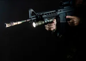 Фонарь тактический Armytek Dobermann Pro Magnet USB, теплый свет, изображение 5